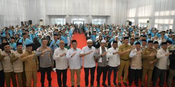 Mualem Lepas Kloter Perdana Calon Jemaah Haji Aceh, Ingatkan Bersihkan Hati dan Jaga Kesehatan