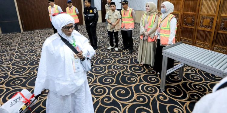 Bunda Salma Hadir Lepas Jemaah Haji Barsela, Doa dan Haru Iringi Keberangkatan 393 Tamu Allah Menuju Tanah Suci