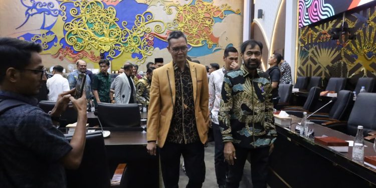 Mualem Saksikan Langsung RDP DPR-RI Bahas Revisi UUPA