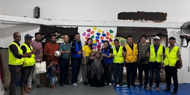 Foto utama kegiatan dukungan moral Pemerintah Hong Kong dan YPKM untuk korban banjir di Pidie Jaya