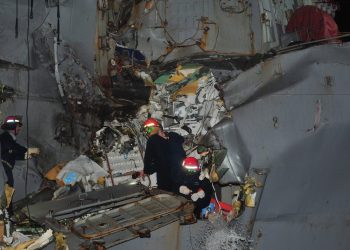 Kapal perang USS Porter setelah insiden tabrakan di kawasan laut Timur Tengah