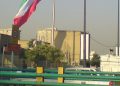 Bendera Iran di kawasan perkotaan Tehran