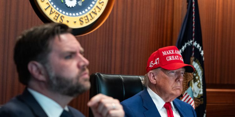 Presiden Donald Trump bersama tim keamanan nasional di Situation Room Gedung Putih