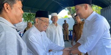 Sekda Aceh Bersama Pimpinan SKPA Takziah ke Rumah Duka Almarhum dr. Zaini Abdullah
