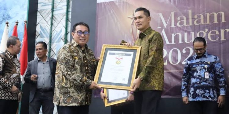 Sekda M. Nasir Raih Anugerah SMSI Sebagai Tokoh Inspiratif Nasional 2026