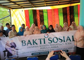 Penyaluran bantuan DWP Aceh untuk lansia korban kebakaran di Lhokseumawe