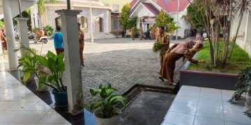 Tindak Lanjuti Gerakan Indonesia ASRI, ASN ESDM Aceh Bersihkan Lingkungan Kantor