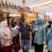 Pastikan Produk Kerajinan Diminati Pengunjung, Ketua Dekranasda Aceh Tinjau Stand Aceh di HUT Dekranas ke-46