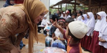 Kak Na Sapa Warga Uning Mas di Huntara Blang Rakal