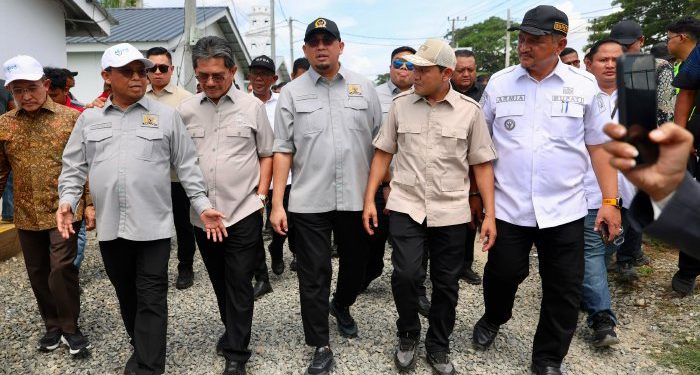 Wagub Aceh dan Komisi VI DPR RI Percepat Rehabilitasi Huntara, BUMN Karya Diminta Segera Tindak Lanjuti Kendala di Lapangan
