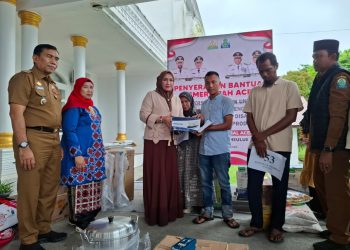 Ketua TP PKK Aceh Salurkan Bufferstok Rp2,2 Miliar dan Bantuan UMKM di Simeulue