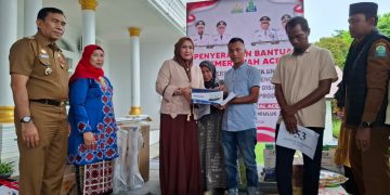 Ketua TP PKK Aceh Salurkan Bufferstok Rp2,2 Miliar dan Bantuan UMKM di Simeulue