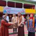 Kak Na Serahkan Mesin Jahit dan Mesin Obras ke Desa Kerajinan Salur Latun