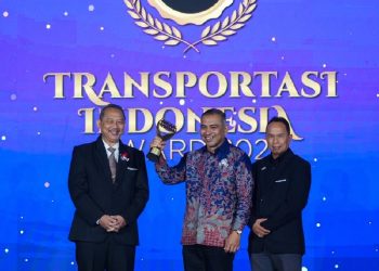Jadi Role Model Nasional Layanan Transportasi Publik Gratis, Mualem Raih Transportasi Indonesia Award 2026