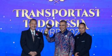 Jadi Role Model Nasional Layanan Transportasi Publik Gratis, Mualem Raih Transportasi Indonesia Award 2026