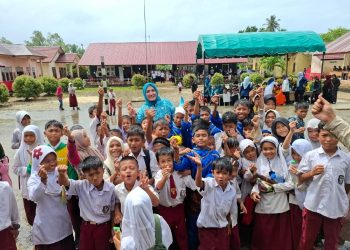 Berkunjung ke SD Negeri 7 Simeulue Barat, Kak Na Ajak Siswa Gemar Makan Ikan