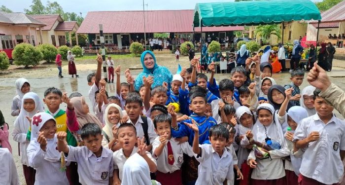 Berkunjung ke SD Negeri 7 Simeulue Barat, Kak Na Ajak Siswa Gemar Makan Ikan