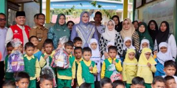 Kak Na dan Satu Cup Eskrim untuk Para Siswa Tangguh Bireuen