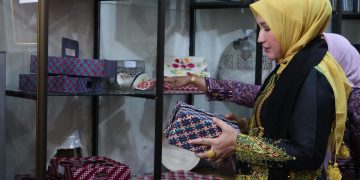 Kak Na Ajak Perajin Dekranasda Aceh Utara Kembangkan Batik Motif Aceh