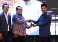 Wagub Aceh Terima Penghargaan Tokoh Penguat Ekonomi Syariah Aceh