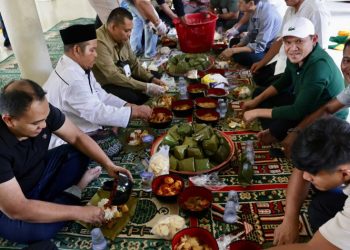Wagub Aceh Hadiri Kenduri Maulid di Kayee Jatoe, Tradisi Bungkus Daun Tetap Terjaga