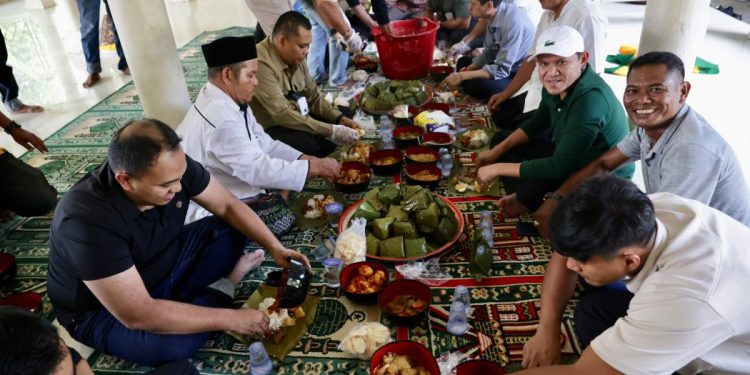Wagub Aceh Hadiri Kenduri Maulid di Kayee Jatoe, Tradisi Bungkus Daun Tetap Terjaga