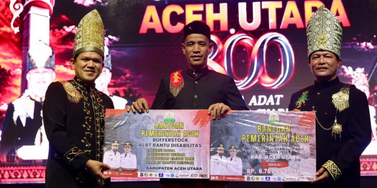 Wagub Aceh Dek Fadh Serahkan Bantuan Rp. 6,78 Miliar untuk Aceh Utara