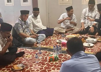 Wagub Aceh Dek Fadh Bertakziah ke Rumah Duka Sjamsul Kahar, Ayahanda Wamenkomdigi Nezar Patria