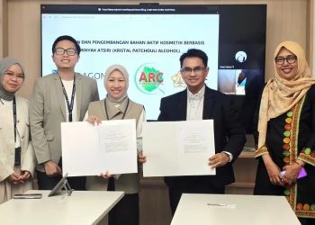 ARC USK-Paragon Kolaborasi Riset Nilam Kristal untuk Kosmetika Alami