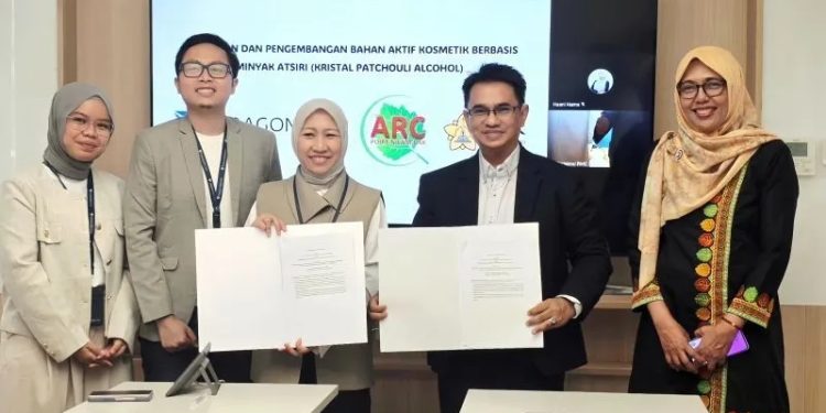 ARC USK-Paragon Kolaborasi Riset Nilam Kristal untuk Kosmetika Alami