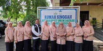 Jumat Berkah, Plt Ketua DWP Aceh Berbagi dengan Keluarga Pasien di Rumah Singgah RSUDZA