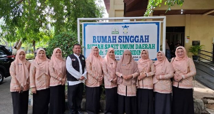 Jumat Berkah, Plt Ketua DWP Aceh Berbagi dengan Keluarga Pasien di Rumah Singgah RSUDZA