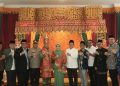 Wagub Dek Fadh dan Forkopimda Sambut Pangdam IM Brigjen TNI Mahesa Fitriadi, Putra Aceh yang Kembali Mengabdi di Tanah Kelahiran