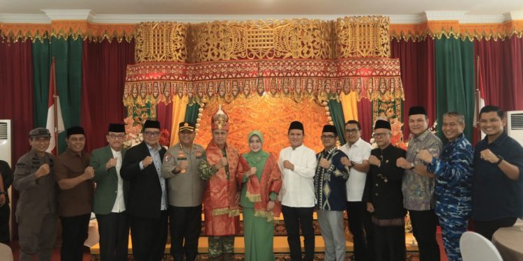 Wagub Dek Fadh dan Forkopimda Sambut Pangdam IM Brigjen TNI Mahesa Fitriadi, Putra Aceh yang Kembali Mengabdi di Tanah Kelahiran