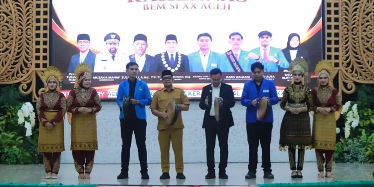 Mualem Ajak Mahasiswa Kritis dan Terlibat dalam Pembangunan Aceh