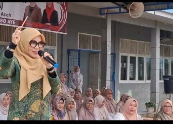Jum’at Berkah Penuh Hikmah, Bunda Salma Yasinan Bersama Guru dan Siswa SMAN 1 Tanah Jambo Aye, Hadiahkan Al-Qur’an dan Alat Olahraga