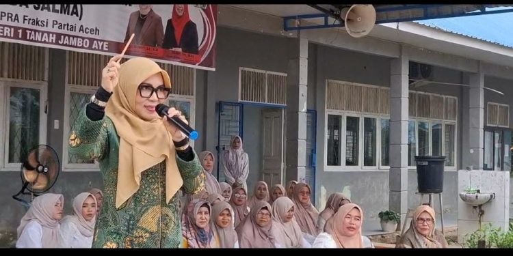 Jum’at Berkah Penuh Hikmah, Bunda Salma Yasinan Bersama Guru dan Siswa SMAN 1 Tanah Jambo Aye, Hadiahkan Al-Qur’an dan Alat Olahraga